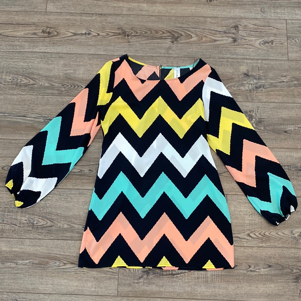 Long sleeve zig zag dress. Size medium.